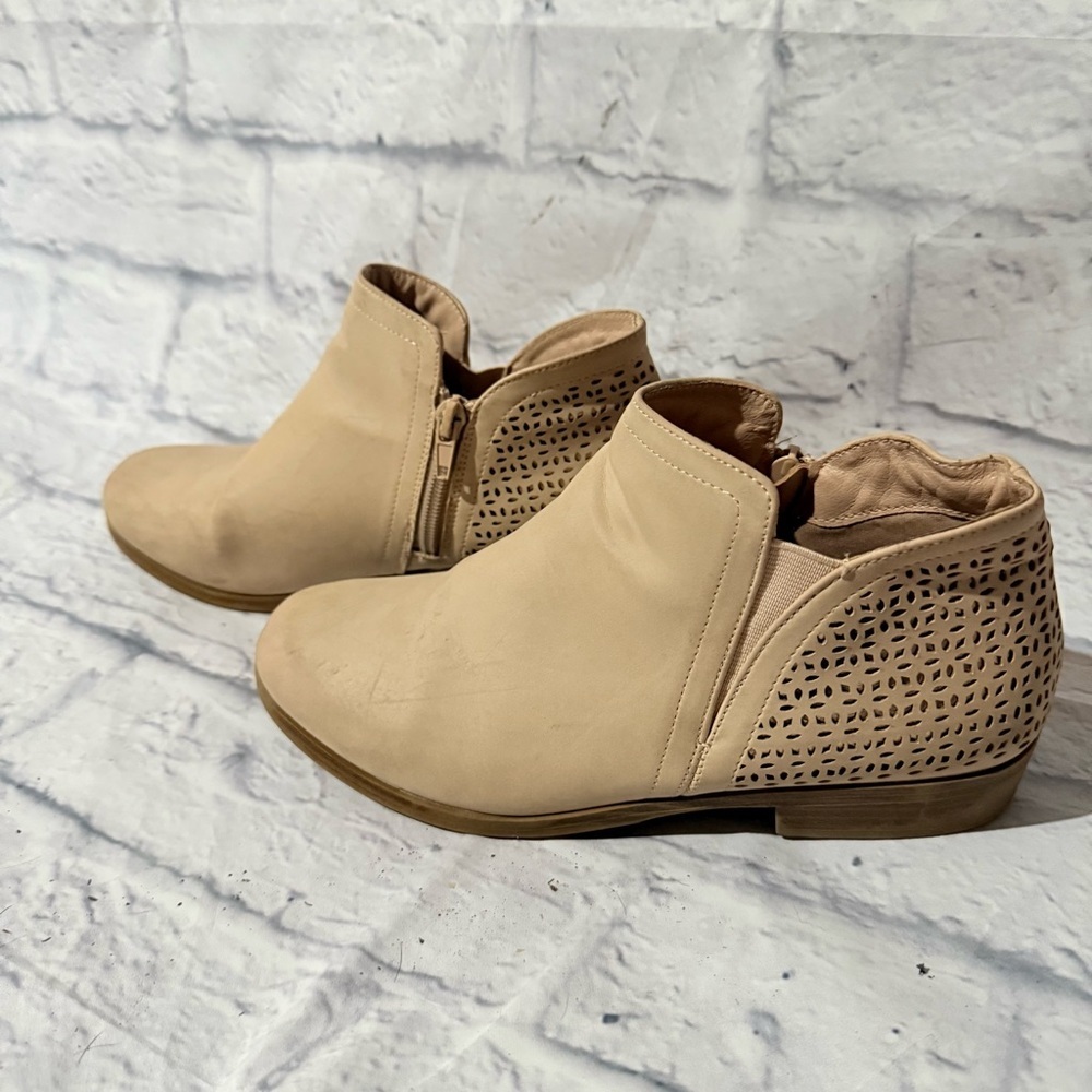EVSIE Beige Footwear